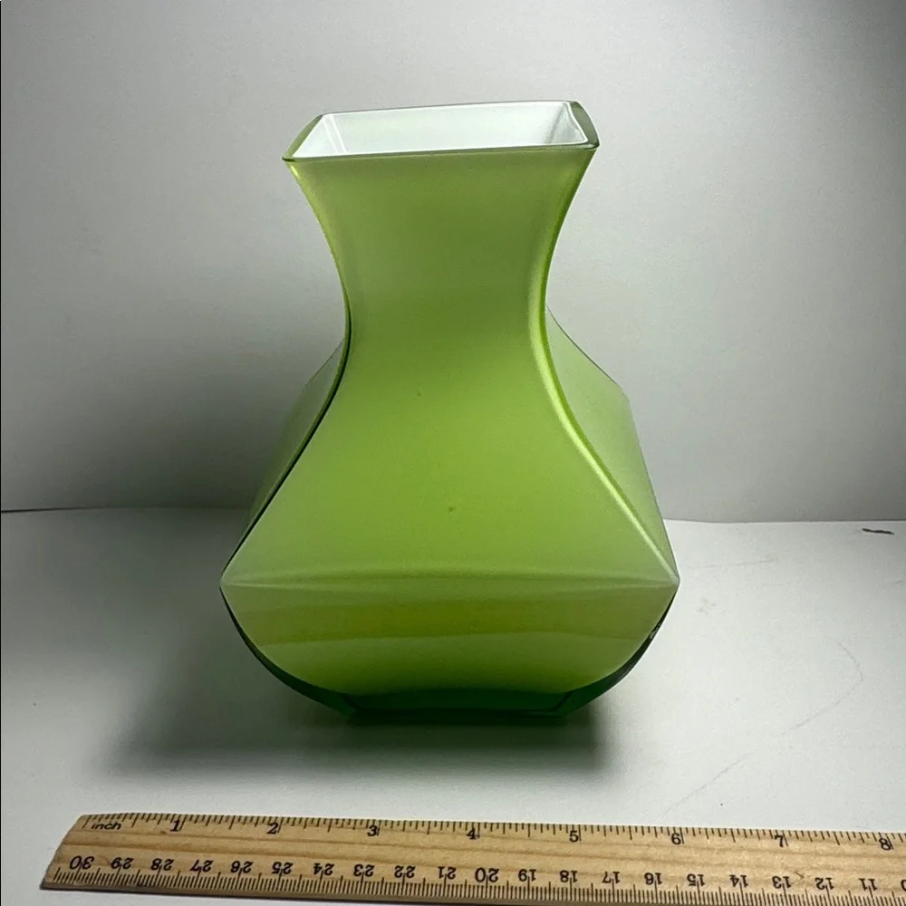 Vintage FTD florist Elegant Green Glass Vase stunning - Picture 2 of 6